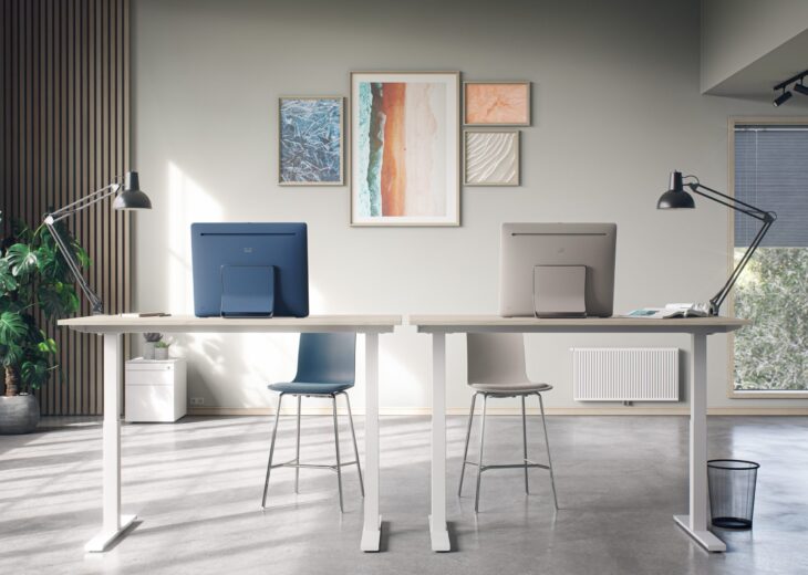 노르딕 블루(Nordic Blue) 컬러의 Webex Desk